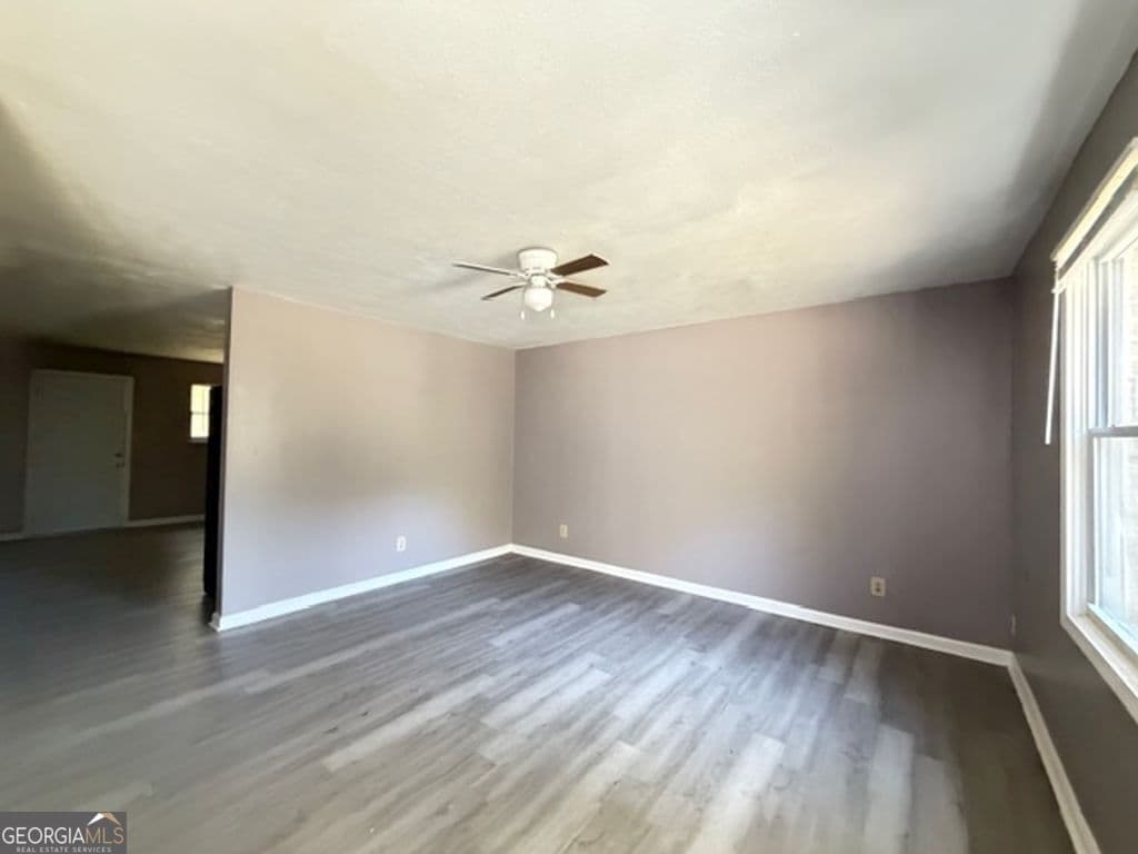 3 bedroom, 1.5 bathroom, 1,088 sq ft townhouse for sale at 214 Wesley Way, Lagrange, GA 30241 — photo 5