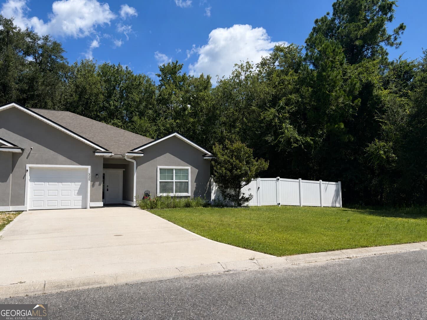 3 bedroom, 2 bathroom, 1,535 sq ft single family residence for sale at 325 Gary Circle, St. Marys, GA 31558