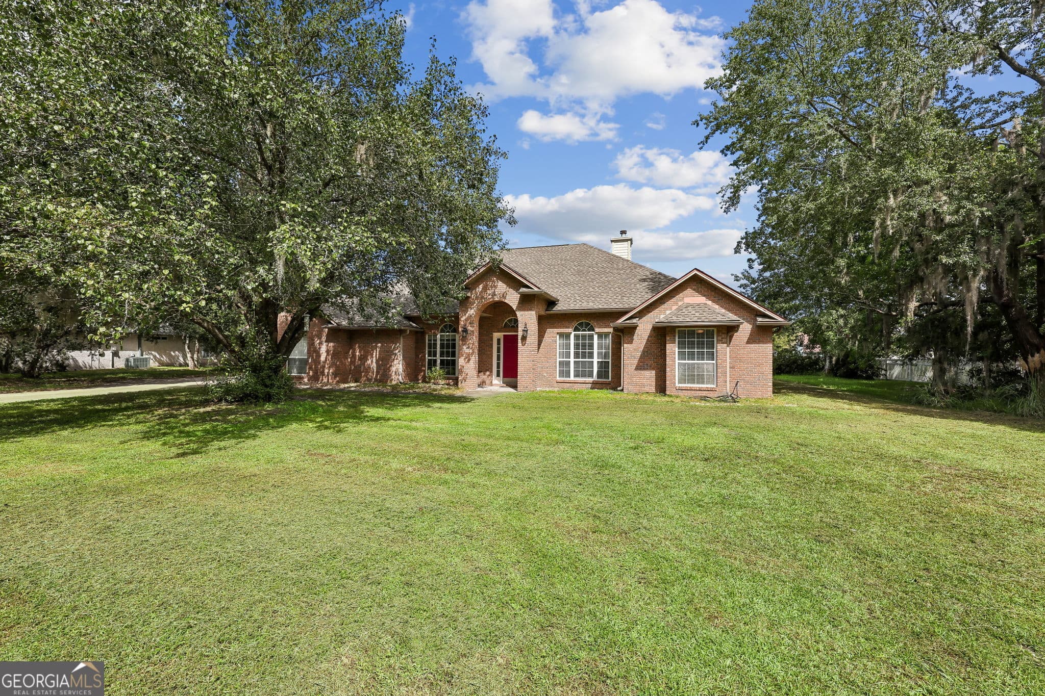 4 bedroom, 2 bathroom, 2,220 sq ft single family residence for sale at 209 Lake Manor Drive, Kingsland, GA 31548 — photo 1 of 38