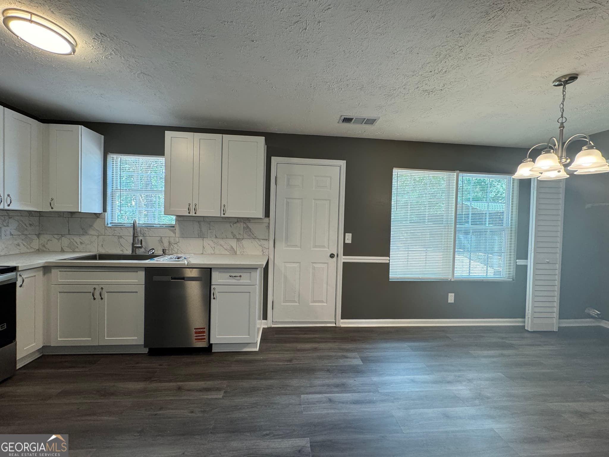 4 bedroom, 3 bathroom, 1,500 sq ft single family residence for rent at 330 Crestfield Circle, Covington, GA 30016 for $1,850 a month — photo 3