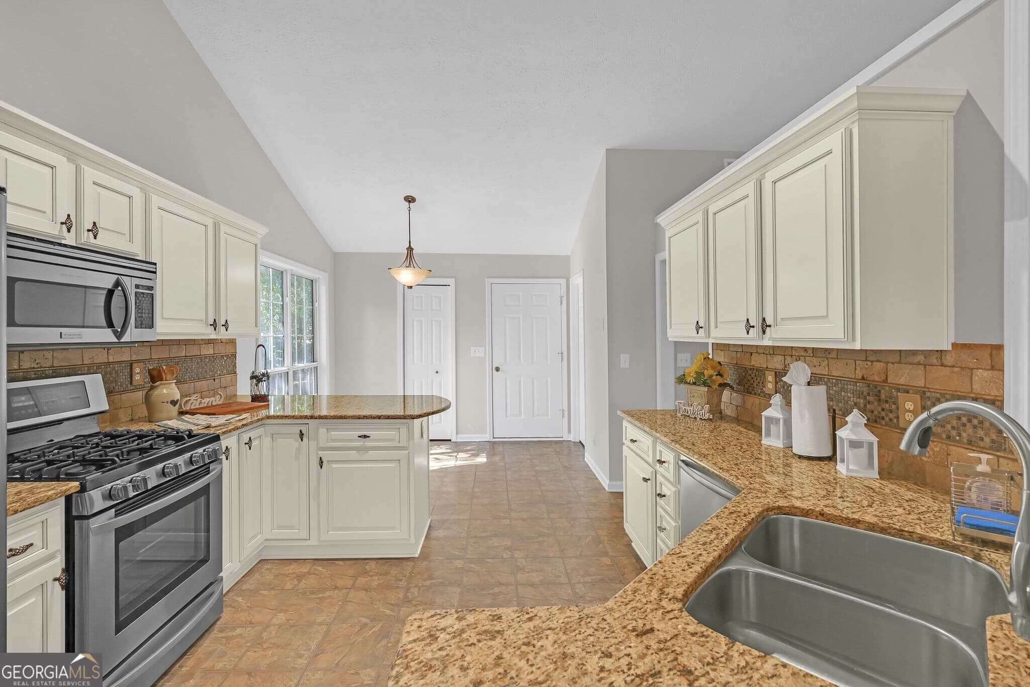 4 bedroom, 2 bathroom, 3,431 sq ft single family residence for sale at 5944 Williamsport Drive, Flowery Branch, GA 30542 — photo 9