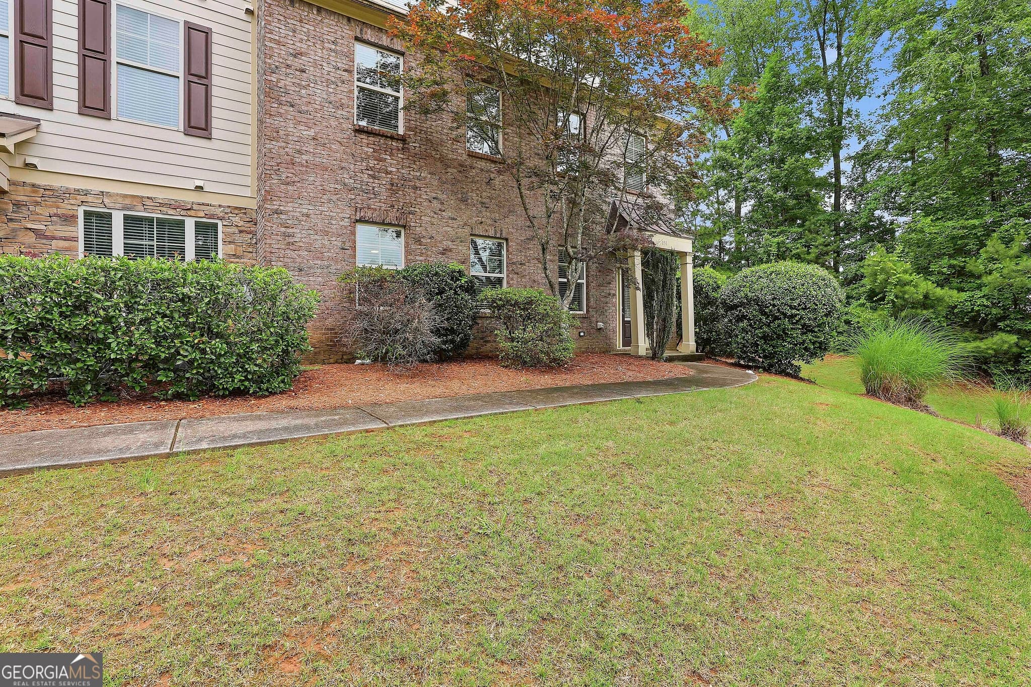 4 bedroom, 3.5 bathroom, 3,891 sq ft townhouse for sale at 151 Highwoods Parkway, Newnan, GA 30265 — photo 2