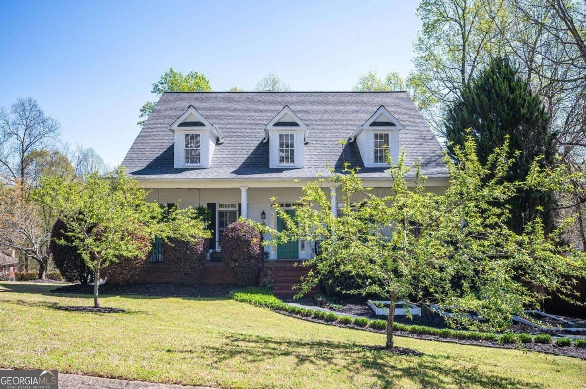 5 bedroom, 4.5 bathroom, 6,185 sq ft single family residence for sale at 4530 Derby Lane, Smyrna, GA 30082 — photo 2