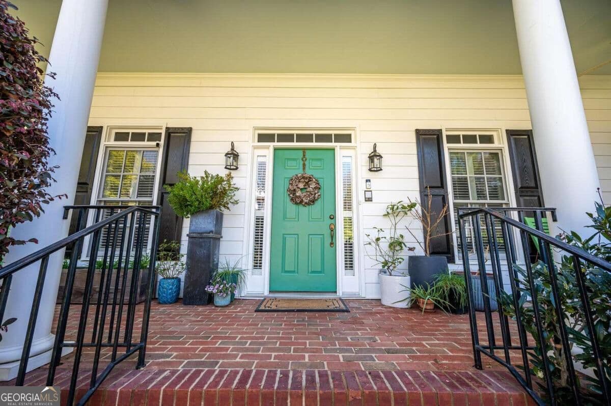 5 bedroom, 4.5 bathroom, 6,185 sq ft single family residence for sale at 4530 Derby Lane, Smyrna, GA 30082 — photo 3