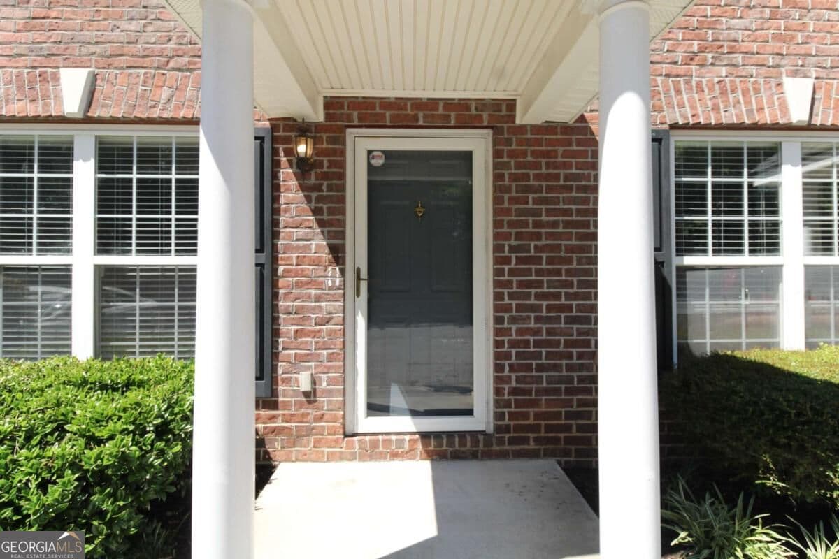 2 bedroom, 2.5 bathroom, 1,152 sq ft condominium for sale at 240 Cleveland Road 440, Athens, GA 30606 — photo 2