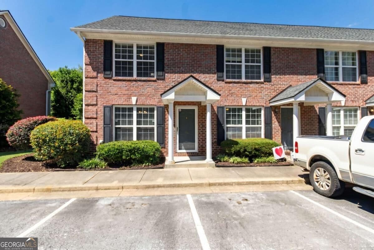 2 bedroom, 2.5 bathroom, 1,152 sq ft condominium for sale at 240 Cleveland Road 440, Athens, GA 30606 — photo 1 of 20