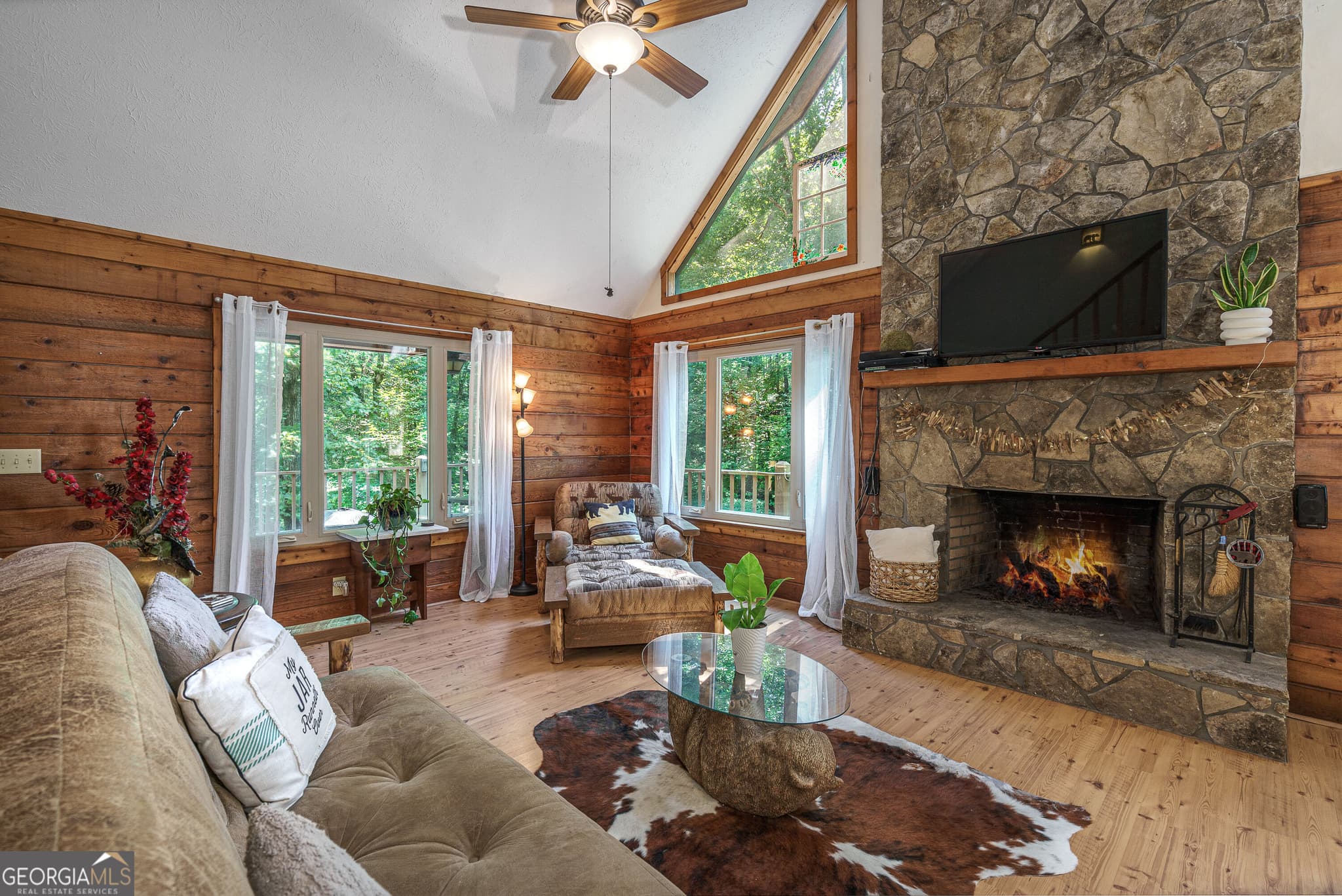 2 bedroom, 2 bathroom, 1,242 sq ft cabin,single family residence for sale at 525 Beaver Ridge Road, Murphy, NC 28906 — photo 6