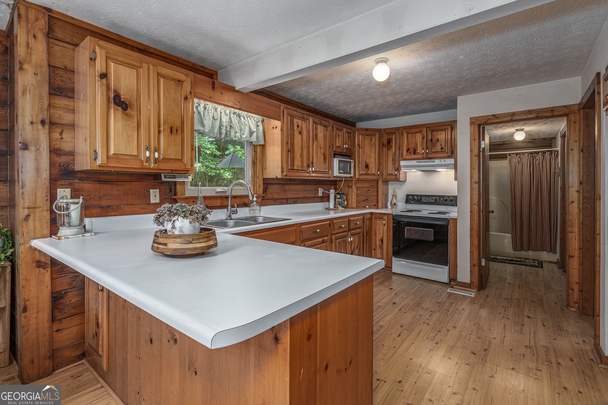 2 bedroom, 2 bathroom, 1,242 sq ft cabin,single family residence for sale at 525 Beaver Ridge Road, Murphy, NC 28906 — photo 5