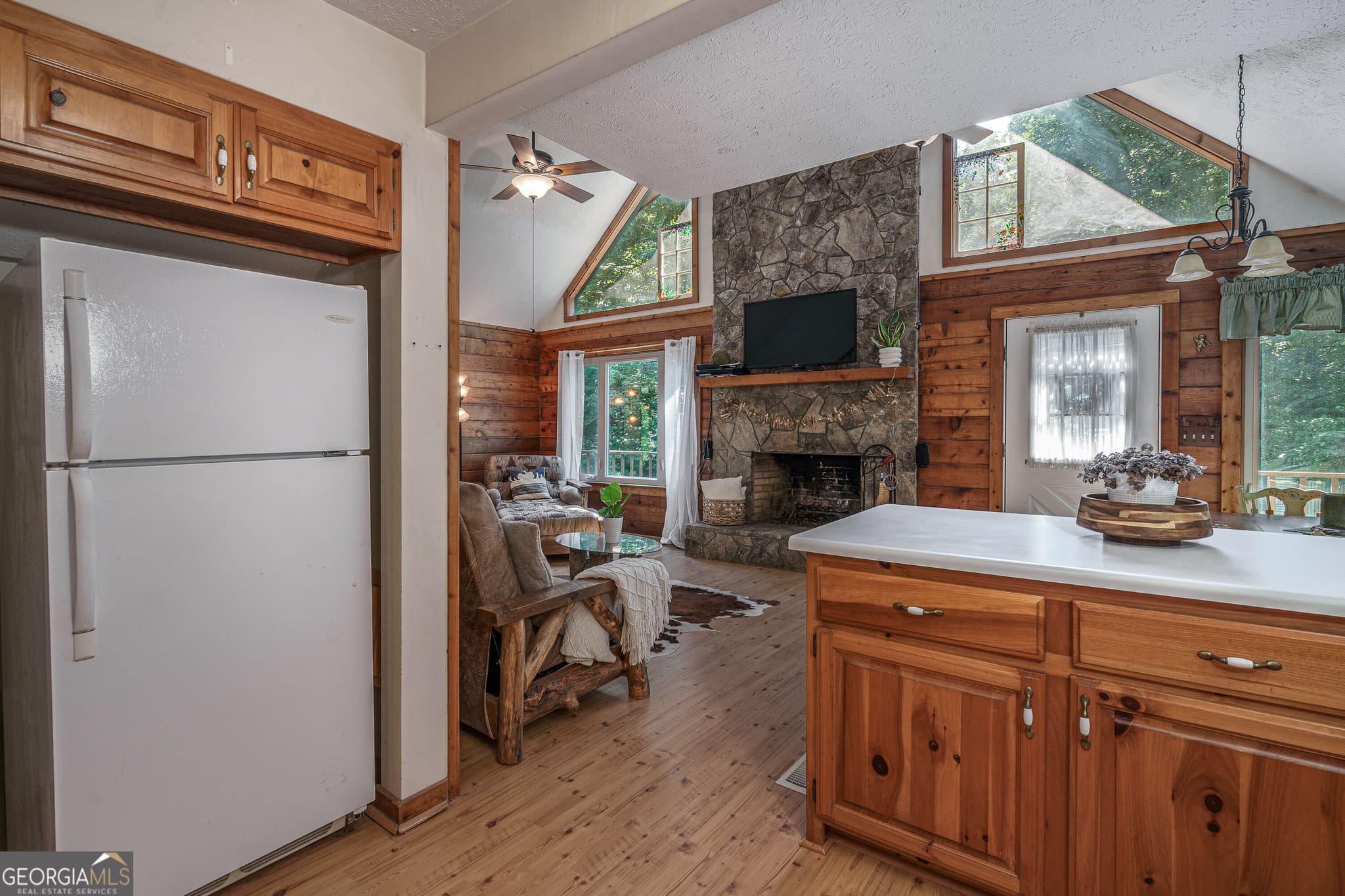 2 bedroom, 2 bathroom, 1,242 sq ft cabin,single family residence for sale at 525 Beaver Ridge Road, Murphy, NC 28906 — photo 9