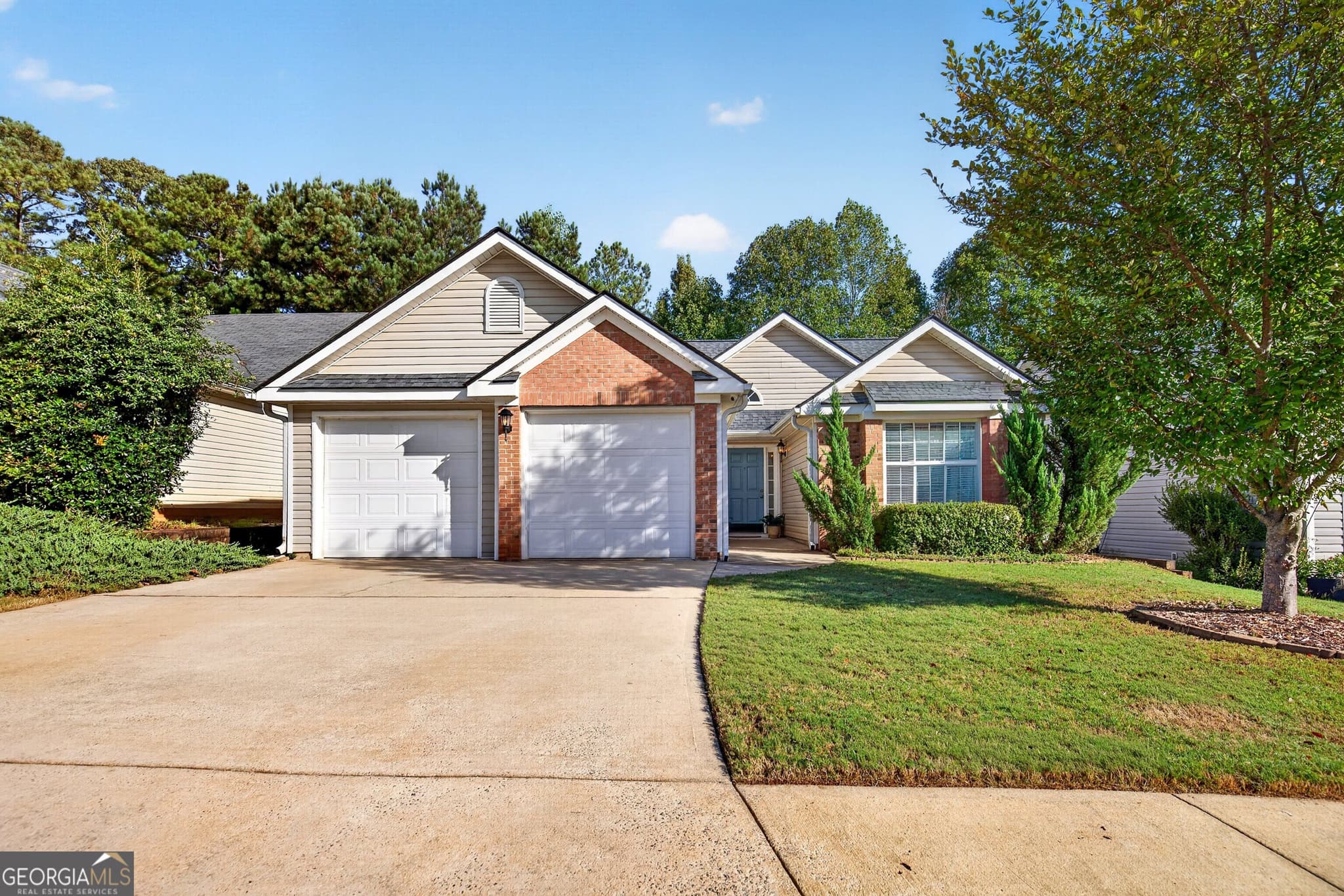3 bedroom, 2 bathroom, 1,350 sq ft single family residence for sale at 115 Hunterian Place, Newnan, GA 30265 — photo 1 of 53