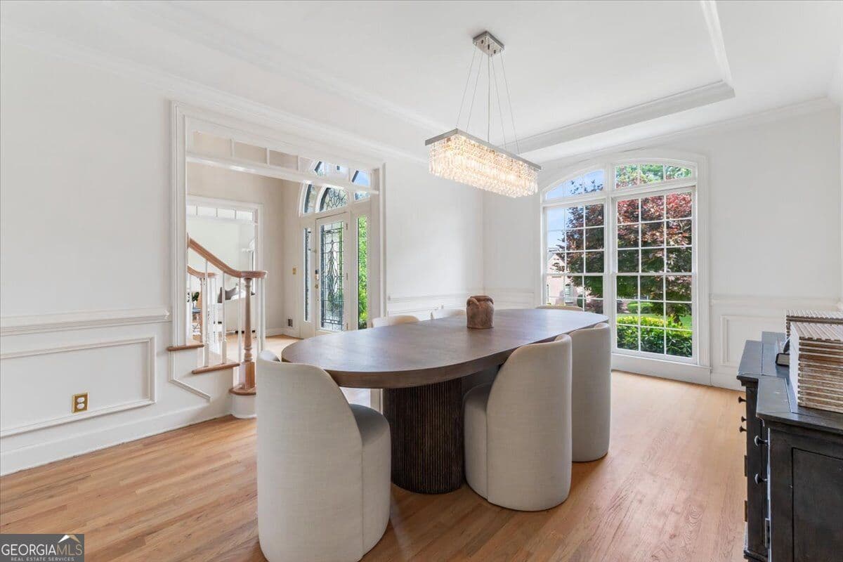 6 bedroom, 4.5 bathroom, 5,905 sq ft single family residence for sale at 9170 Nesbit Lakes Drive, Alpharetta, GA 30022 — photo 6