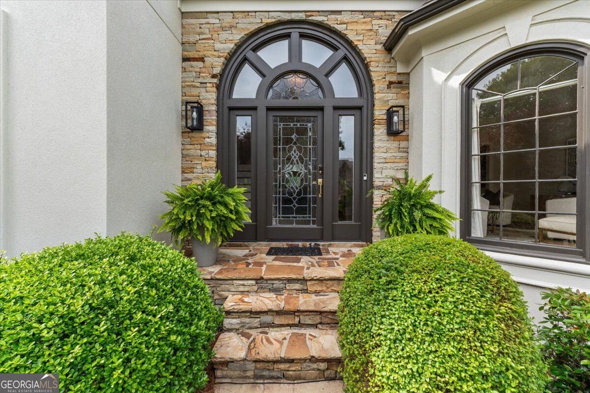 6 bedroom, 4.5 bathroom, 5,905 sq ft single family residence for sale at 9170 Nesbit Lakes Drive, Alpharetta, GA 30022 — photo 3