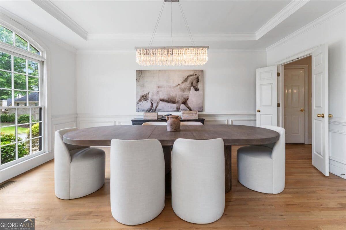 6 bedroom, 4.5 bathroom, 5,905 sq ft single family residence for sale at 9170 Nesbit Lakes Drive, Alpharetta, GA 30022 — photo 5
