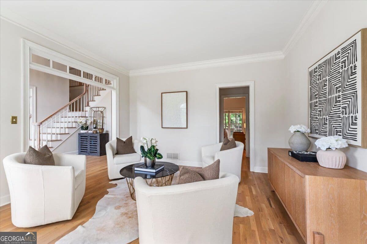 6 bedroom, 4.5 bathroom, 5,905 sq ft single family residence for sale at 9170 Nesbit Lakes Drive, Alpharetta, GA 30022 — photo 8