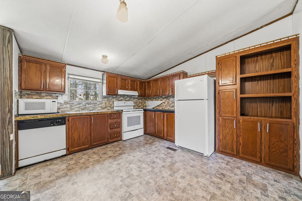 3 bedroom, 2 bathroom, 1,344 sq ft manufactured home,single family residence for sale at 2092 Sand Rock Avenue, Sand Rock, AL 35983 — photo 5