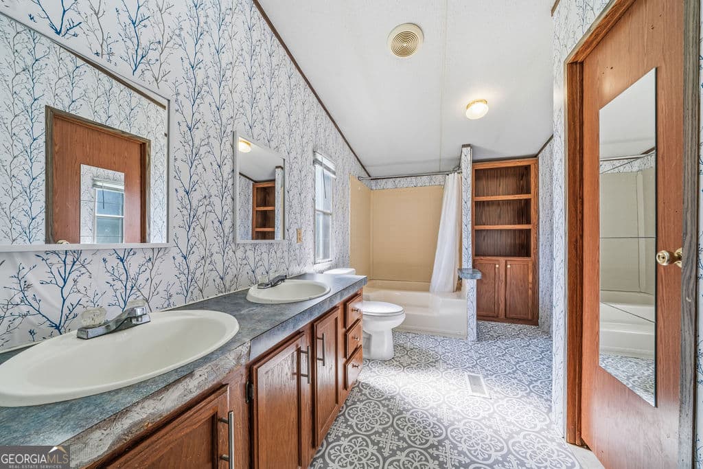 3 bedroom, 2 bathroom, 1,344 sq ft manufactured home,single family residence for sale at 2092 Sand Rock Avenue, Sand Rock, AL 35983 — photo 9