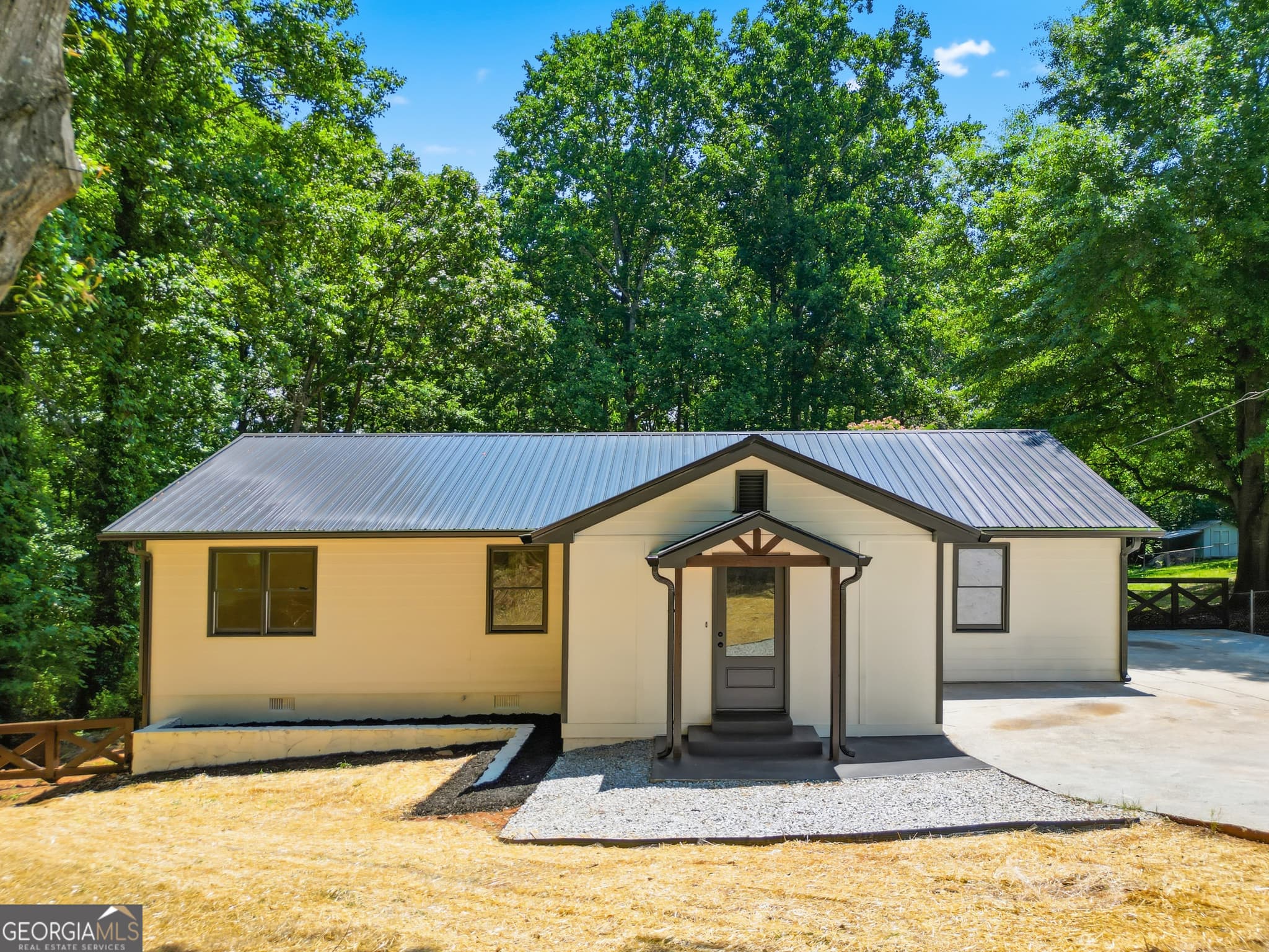 4 bedroom, 2 bathroom, 1,550 sq ft single family residence sold at 4713 Union Church Road, Flowery Branch, GA 30542