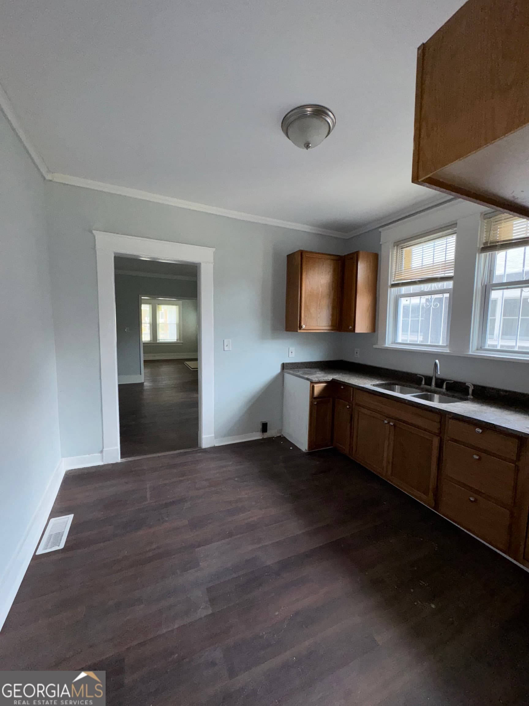 5 bedroom, 3 bathroom, 1,700 sq ft single family residence for rent at 1462 Lucile Avenue, Atlanta, GA 30310 for $2,300 a month — photo 8