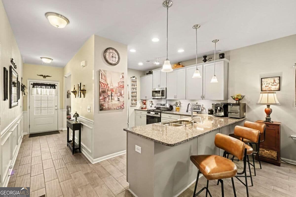 3 bedroom, 2.5 bathroom, 2,210 sq ft single family residence for sale at 121 Prominence Court, Canton, GA 30114 — photo 4