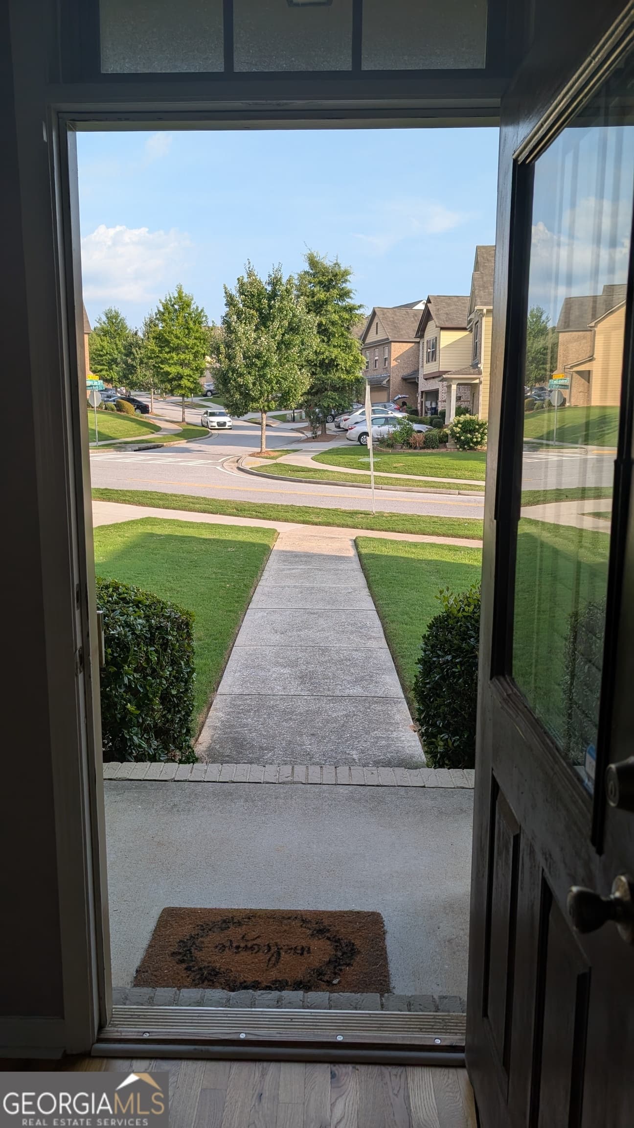 3 bedroom, 3.5 bathroom, 2,476 sq ft townhouse for sale at 3150 Thorngate Court, Snellville, GA 30078 — photo 2