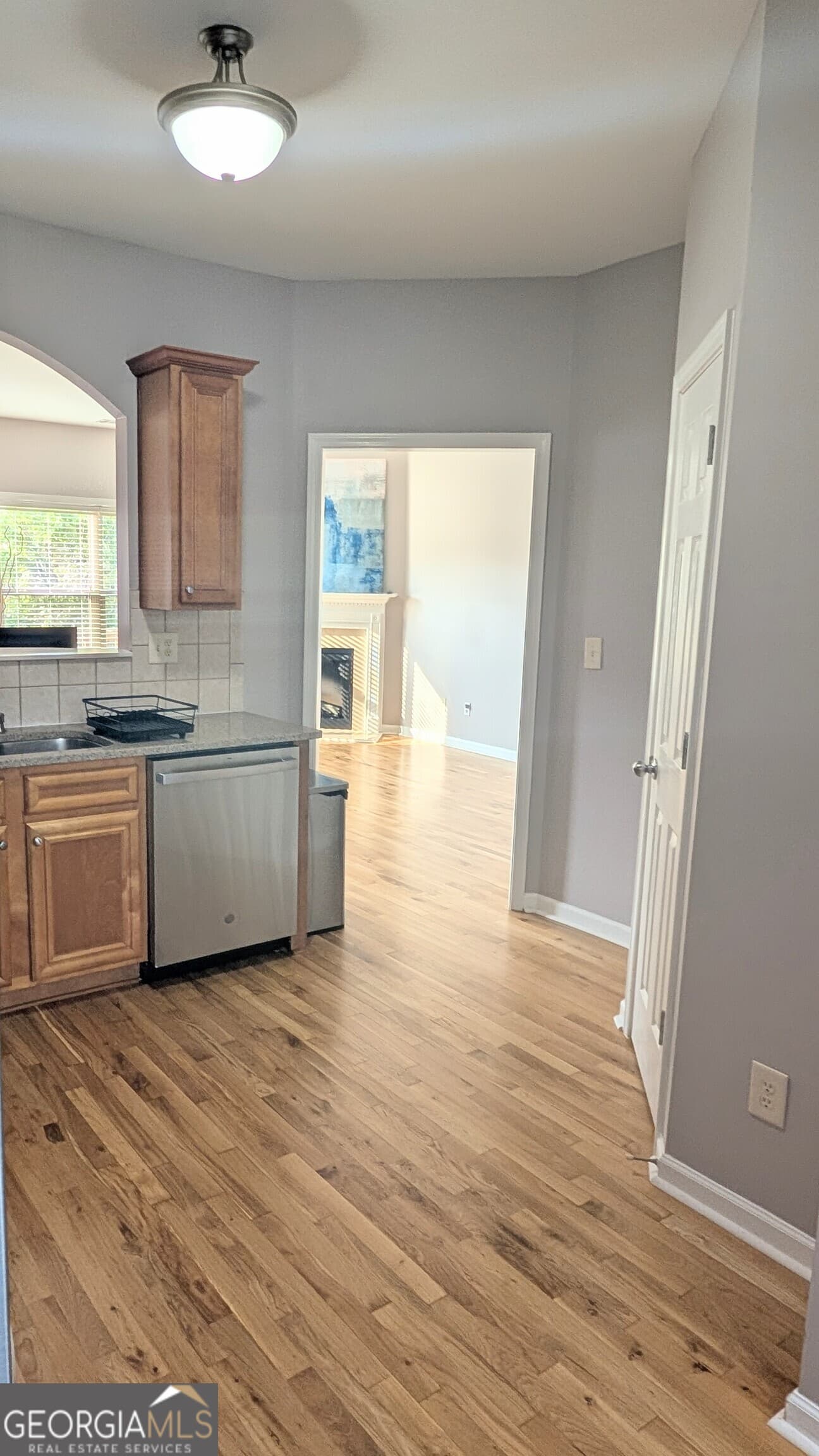 3 bedroom, 3.5 bathroom, 2,476 sq ft townhouse for sale at 3150 Thorngate Court, Snellville, GA 30078 — photo 6