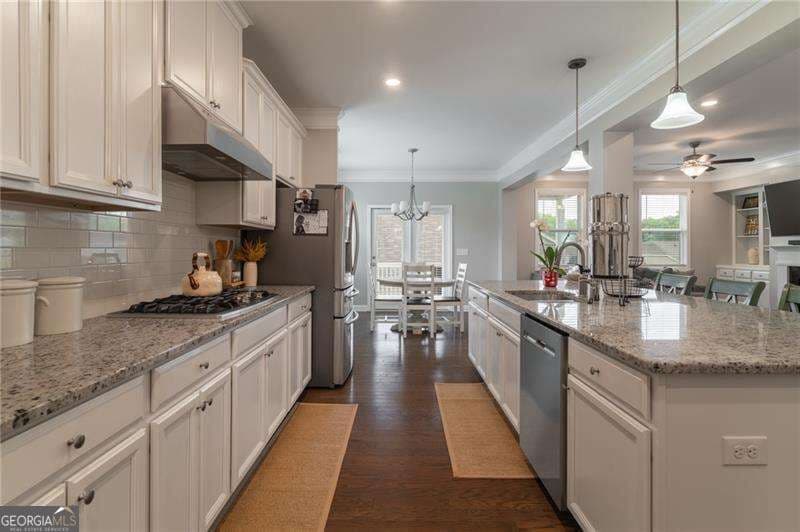 5 bedroom, 4 bathroom, 4,268 sq ft single family residence for sale at 301 Cochin Drive, Woodstock, GA 30188 — photo 10