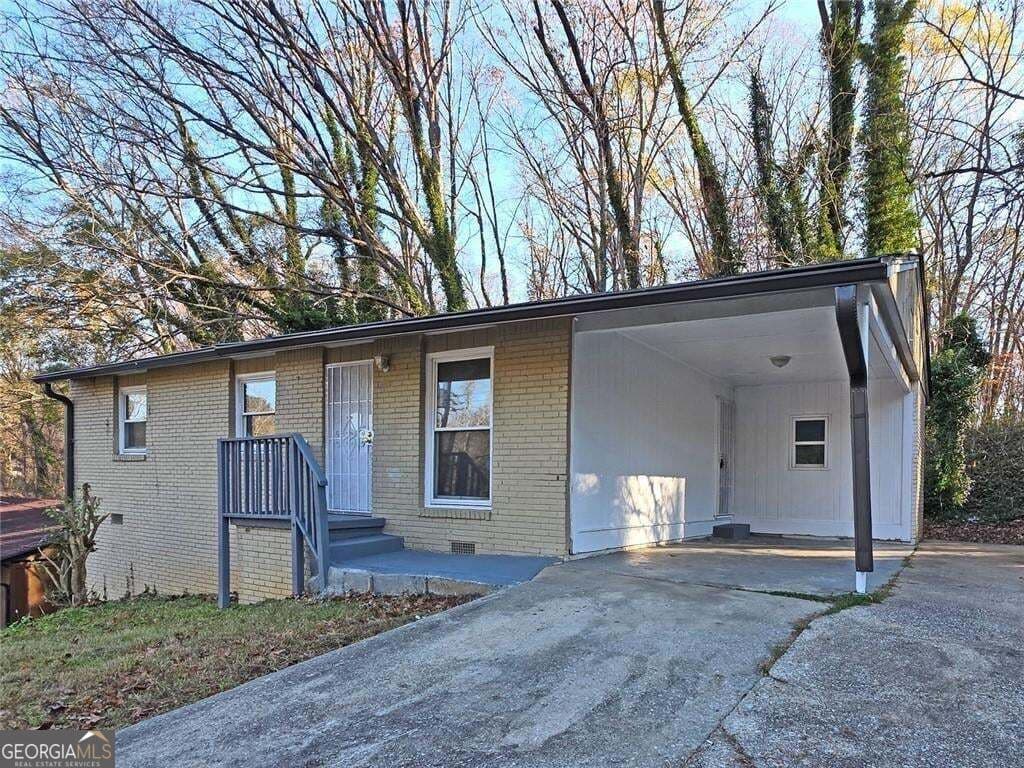 3 bedroom, 2 bathroom, 1,100 sq ft single family residence for sale at 2332 Baywood Drive, Atlanta, GA 30315 — photo 2