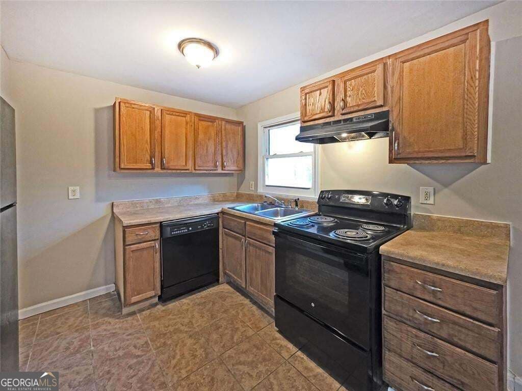 3 bedroom, 2 bathroom, 1,100 sq ft single family residence for sale at 2332 Baywood Drive, Atlanta, GA 30315 — photo 9