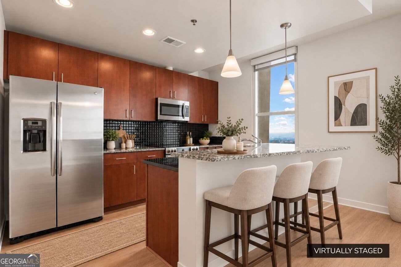 1 bedroom, 1 bathroom, 792 sq ft condominium for sale at 250 Pharr Road 1914, Atlanta, GA 30305 — photo 3