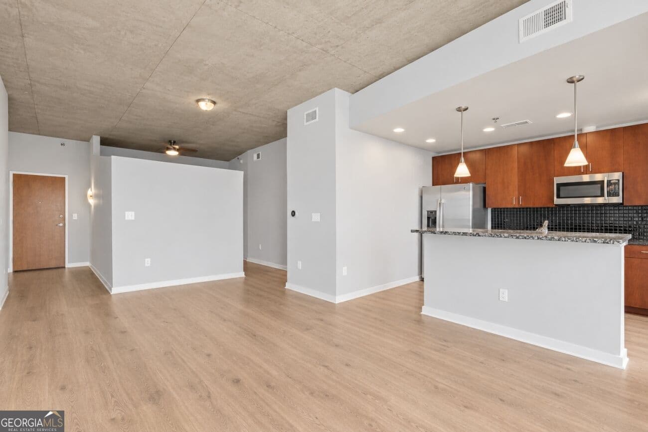 1 bedroom, 1 bathroom, 792 sq ft condominium for sale at 250 Pharr Road 1914, Atlanta, GA 30305 — photo 8
