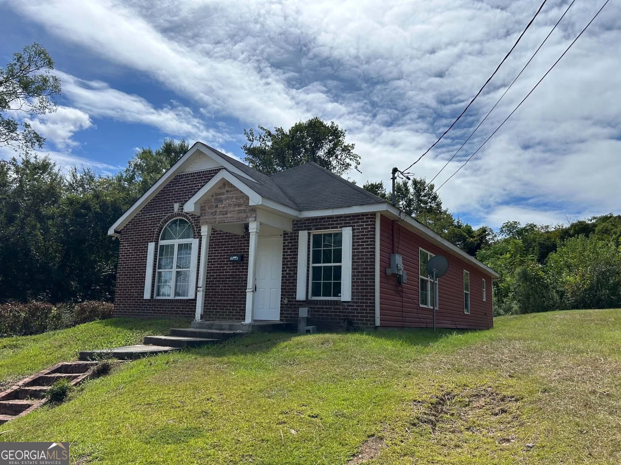 3 bedroom, 2 bathroom, 1,242 sq ft single family residence for rent at 460 Elm Street, Macon, GA 31201 for $1,300 a month