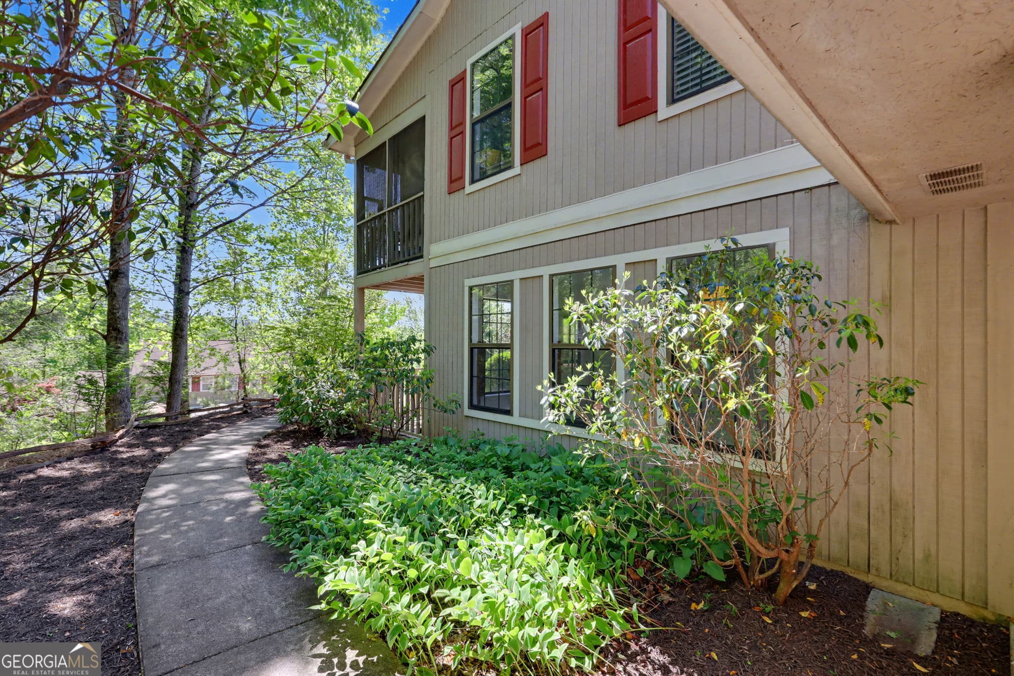 2 bedroom, 2 bathroom, 1,500 sq ft condominium under contract at 80 Stirling Lane 2, Clayton, GA 30525 — photo 2