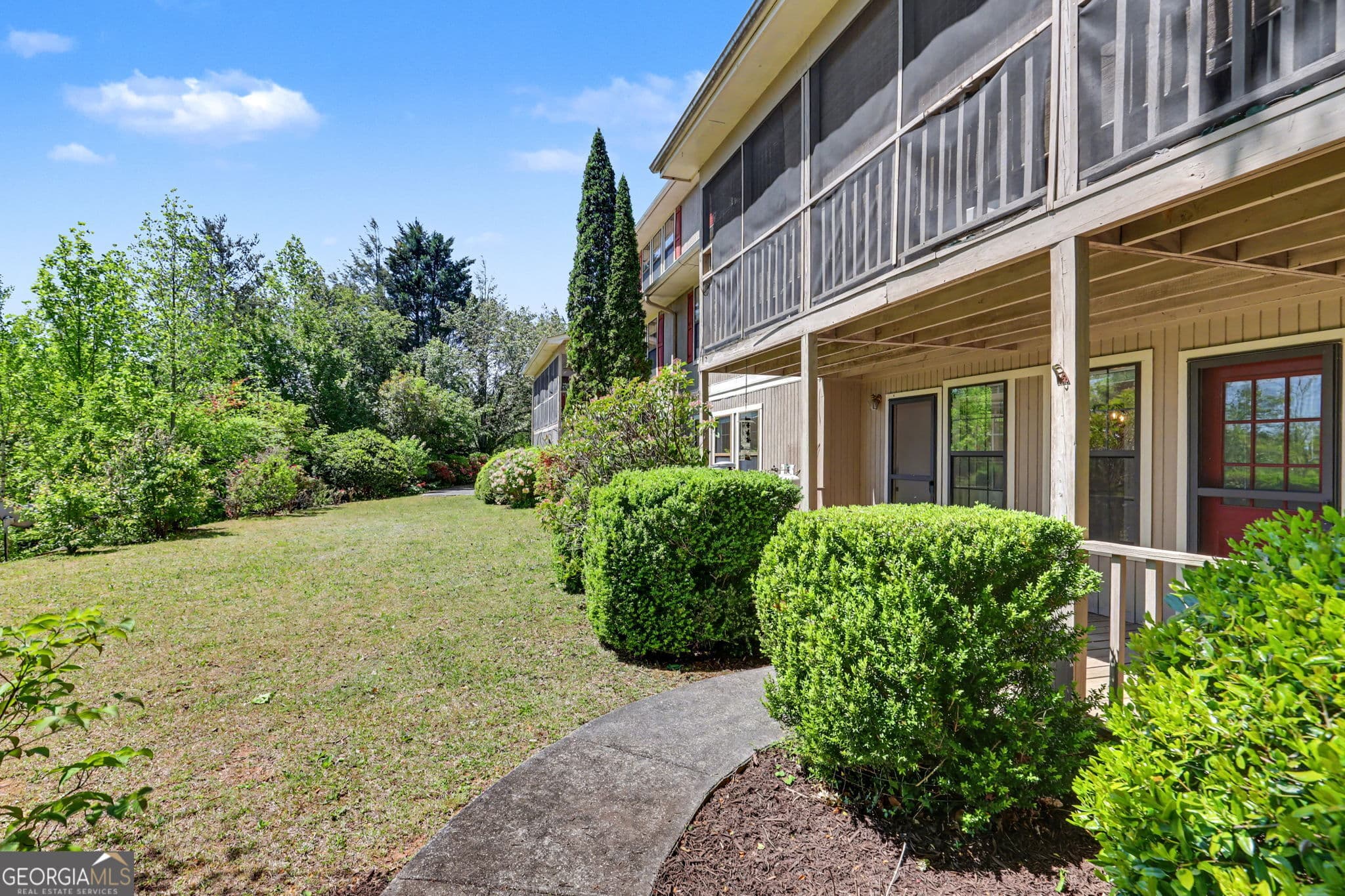 2 bedroom, 2 bathroom, 1,500 sq ft condominium under contract at 80 Stirling Lane 2, Clayton, GA 30525 — photo 4