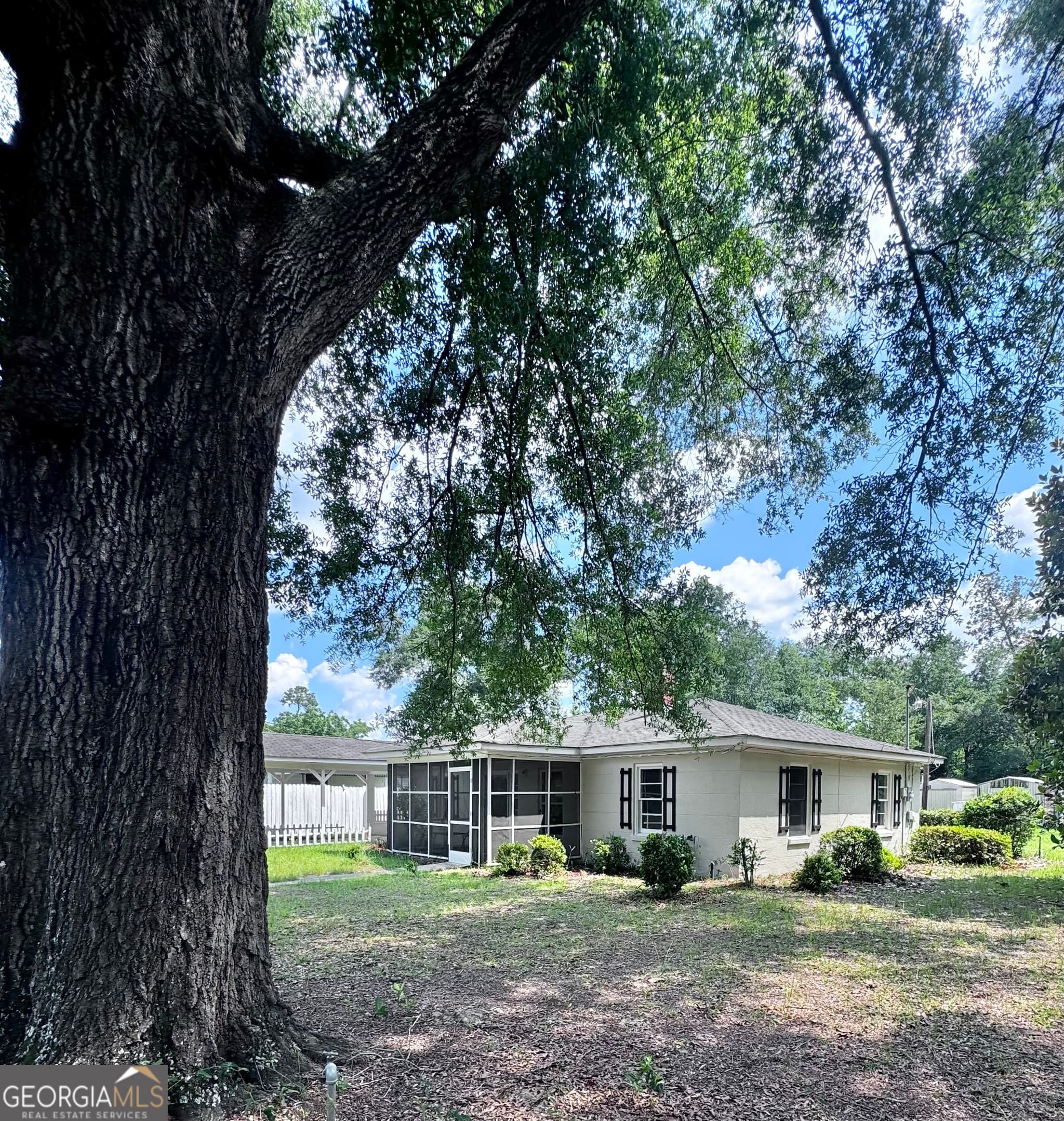 3 bedroom, 1 bathroom, 1,040 sq ft single family residence under contract at 138 Register Avenue, Reidsville, GA 30453 — photo 3