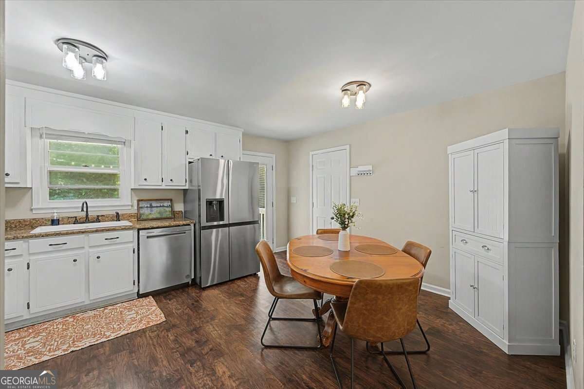5 bedroom, 3 bathroom single family residence for rent at 558 Peeples Valley Road, Cartersville, GA 30121 for $2,500 a month — photo 9