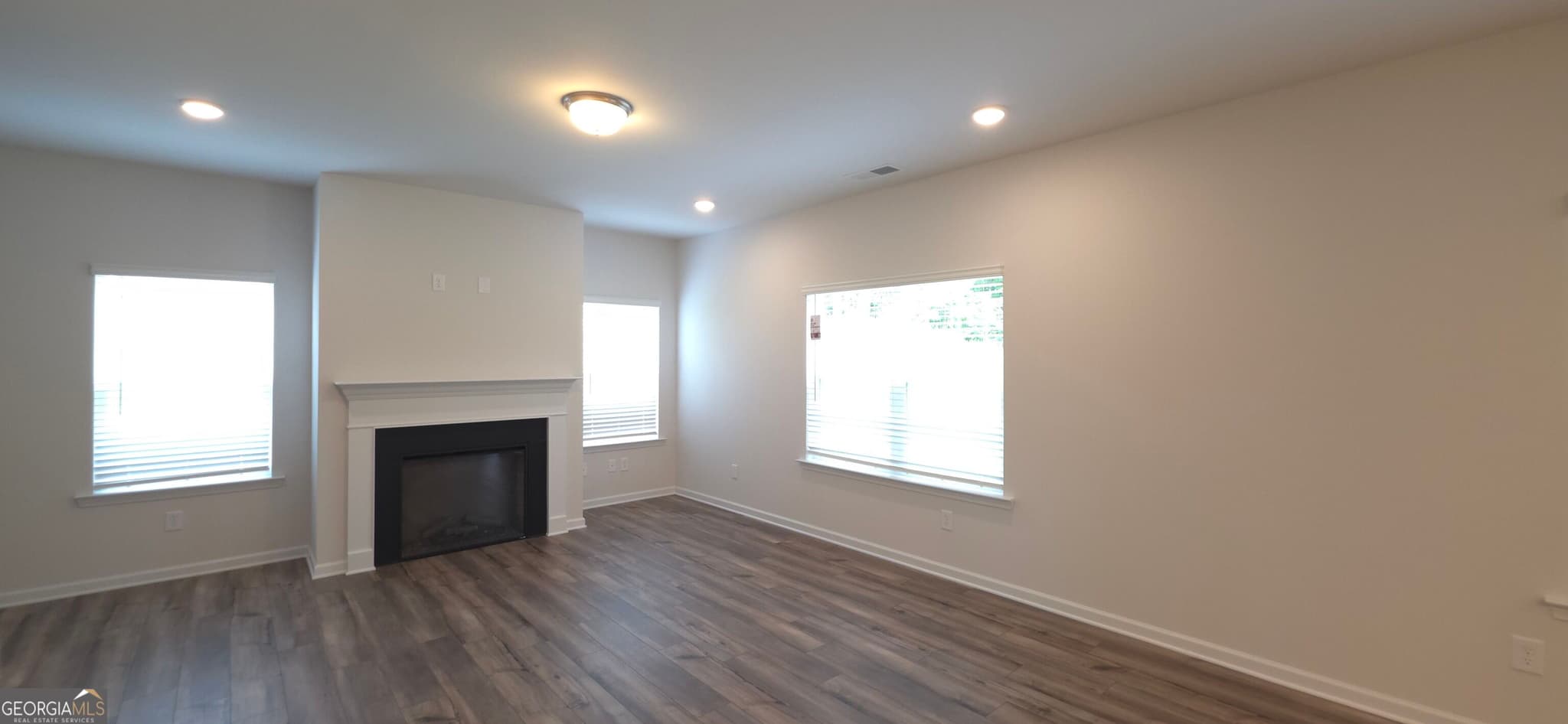 4 bedroom, 2.5 bathroom, 2,372 sq ft single family residence for rent at 523 Grover Street, Hoschton, GA 30548 for $2,400 a month — photo 6