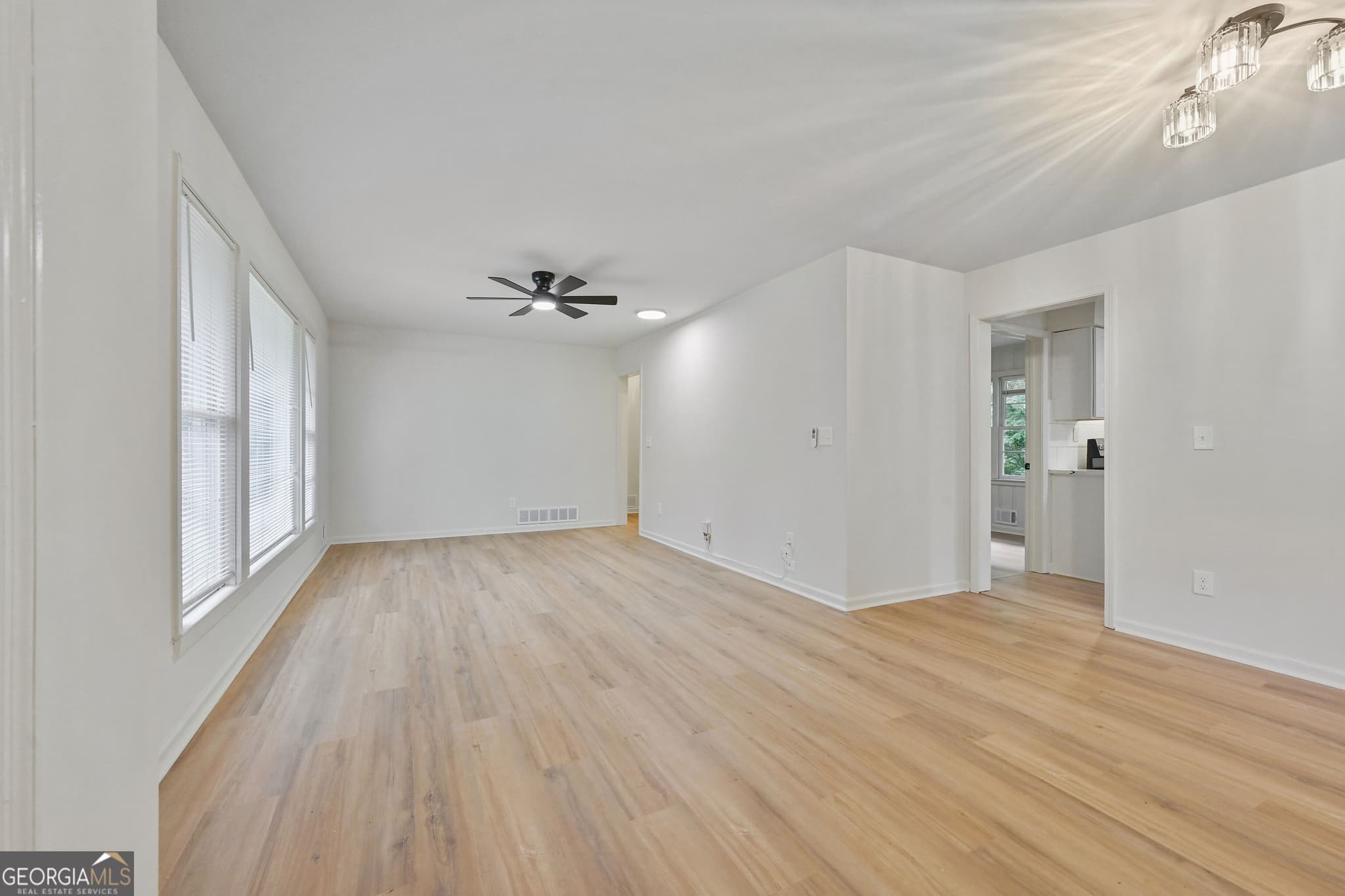 4 bedroom, 3 bathroom, 1,250 sq ft single family residence for sale at 2529 Riggs Drive, East Point, GA 30344 — photo 3