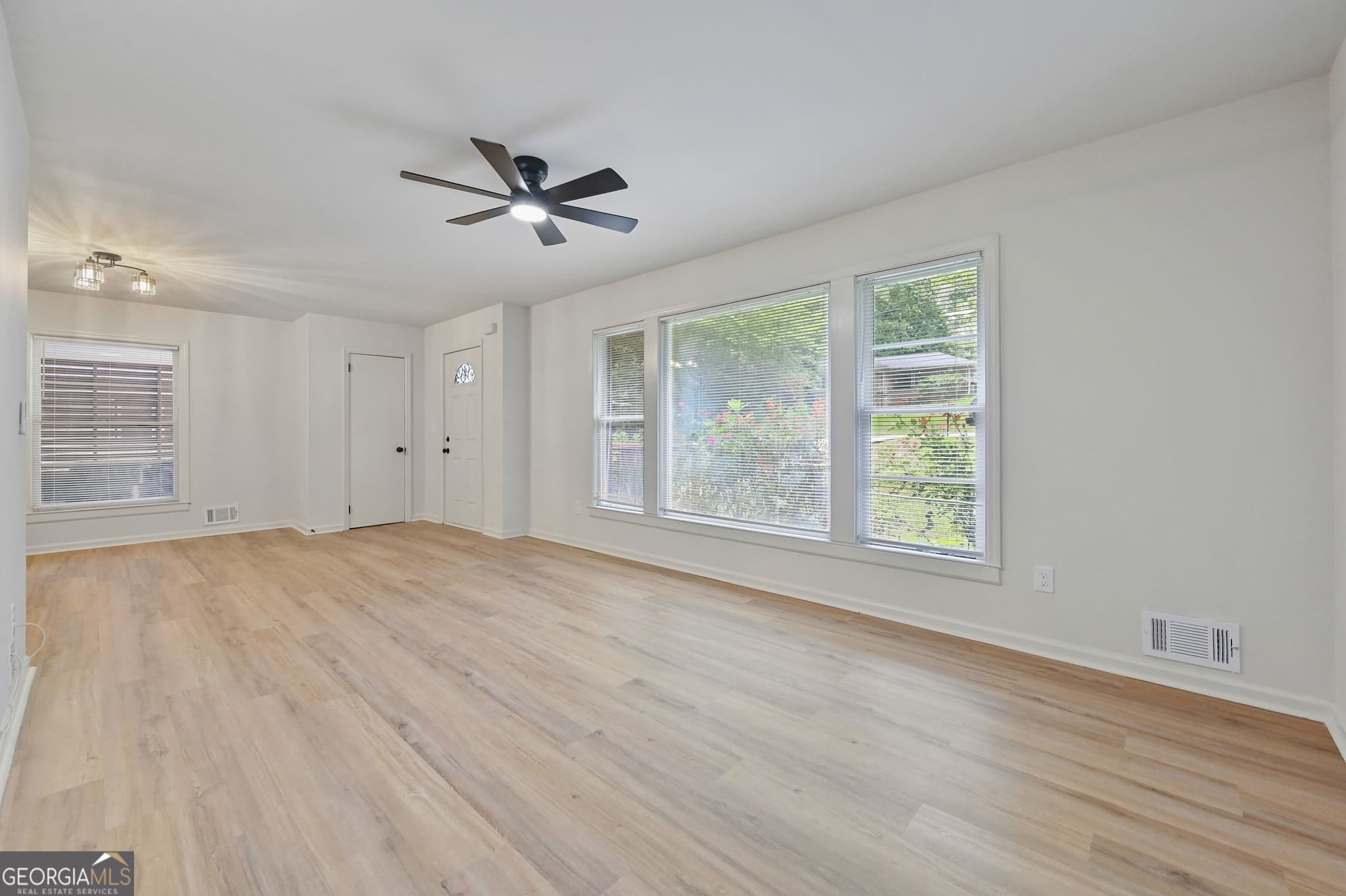 4 bedroom, 3 bathroom, 1,250 sq ft single family residence for sale at 2529 Riggs Drive, East Point, GA 30344 — photo 5