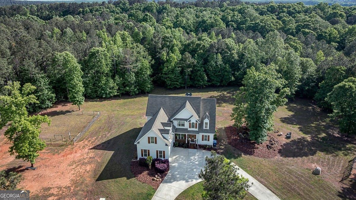 4 bedroom, 2.5 bathroom, 2,989 sq ft single family residence for sale at 3093 Surry Ridge Drive, Watkinsville, GA 30677 — photo 2