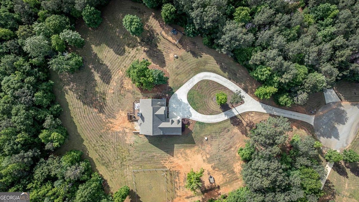 4 bedroom, 2.5 bathroom, 2,989 sq ft single family residence for sale at 3093 Surry Ridge Drive, Watkinsville, GA 30677 — photo 4