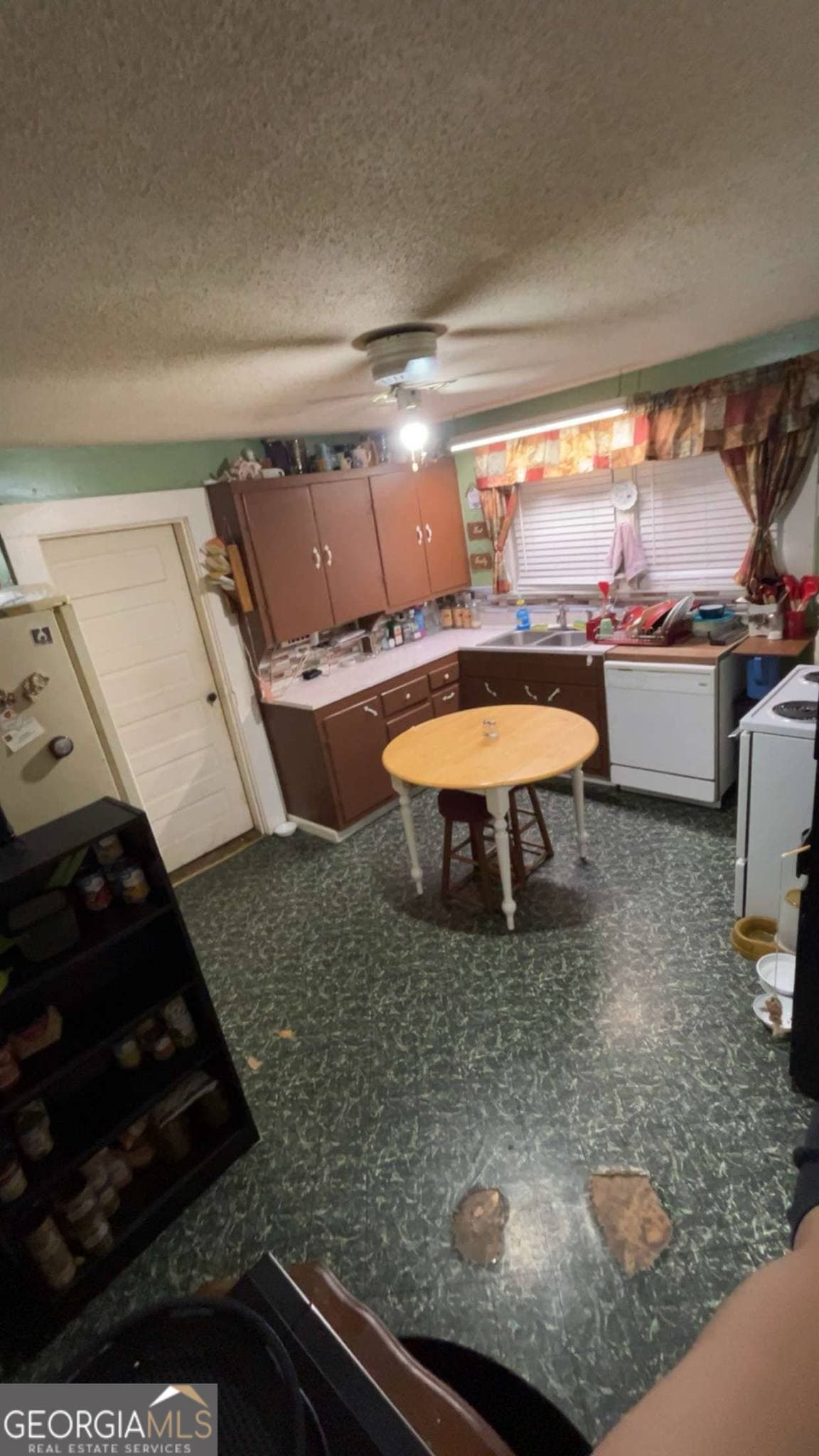 2 bedroom, 1 bathroom, 928 sq ft single family residence under contract at 707 McLemore Street, Lafayette, GA 30728 — photo 4