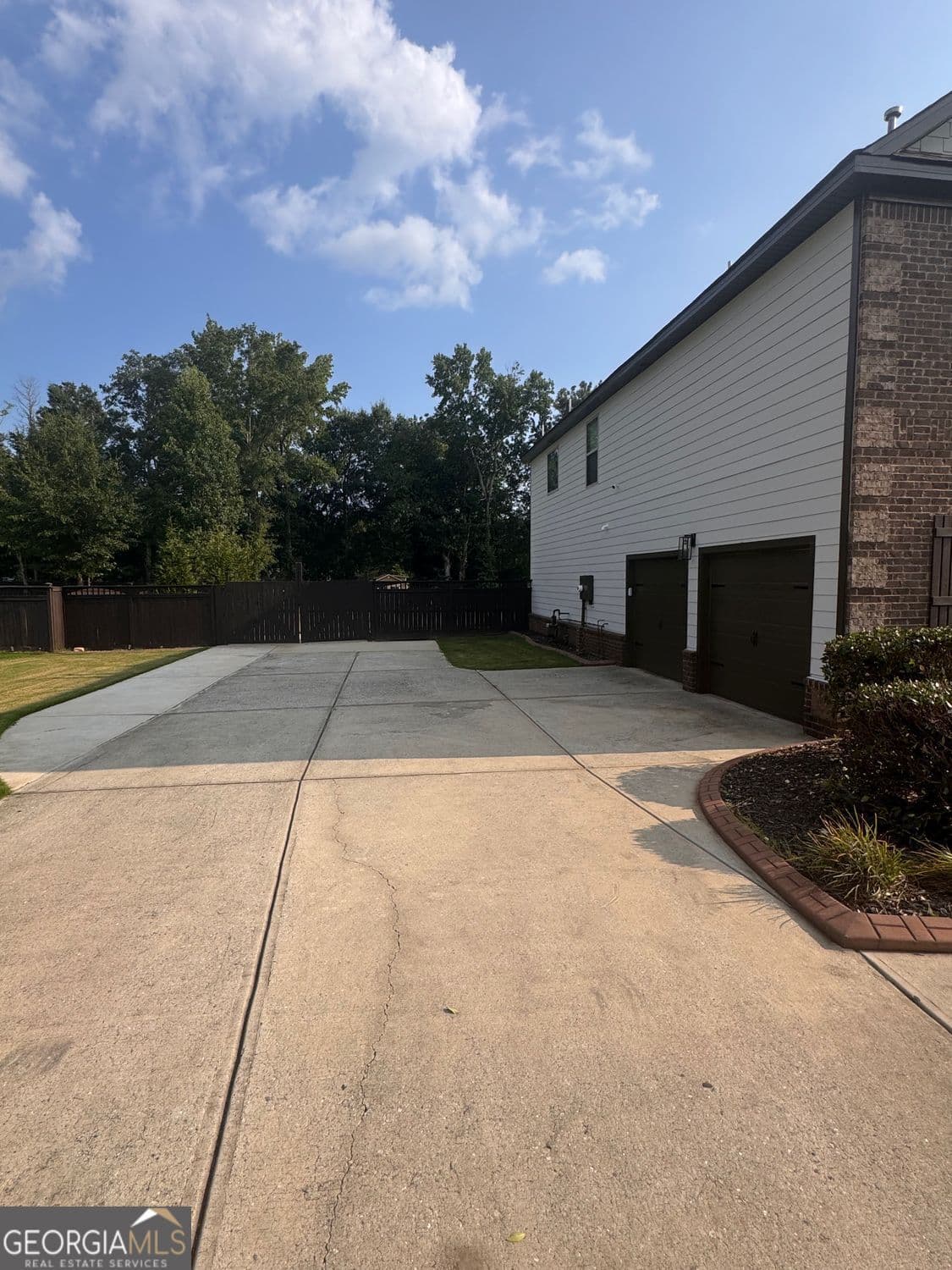 5 bedroom, 4 bathroom, 4,304 sq ft single family residence for sale at 130 Ravens Landing, Fayetteville, GA 30215 — photo 5