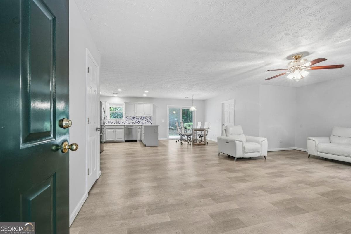 3 bedroom, 2 bathroom, 1,400 sq ft single family residence for sale at 372 East Riverbend Drive, Eatonton, GA 31024 — photo 6