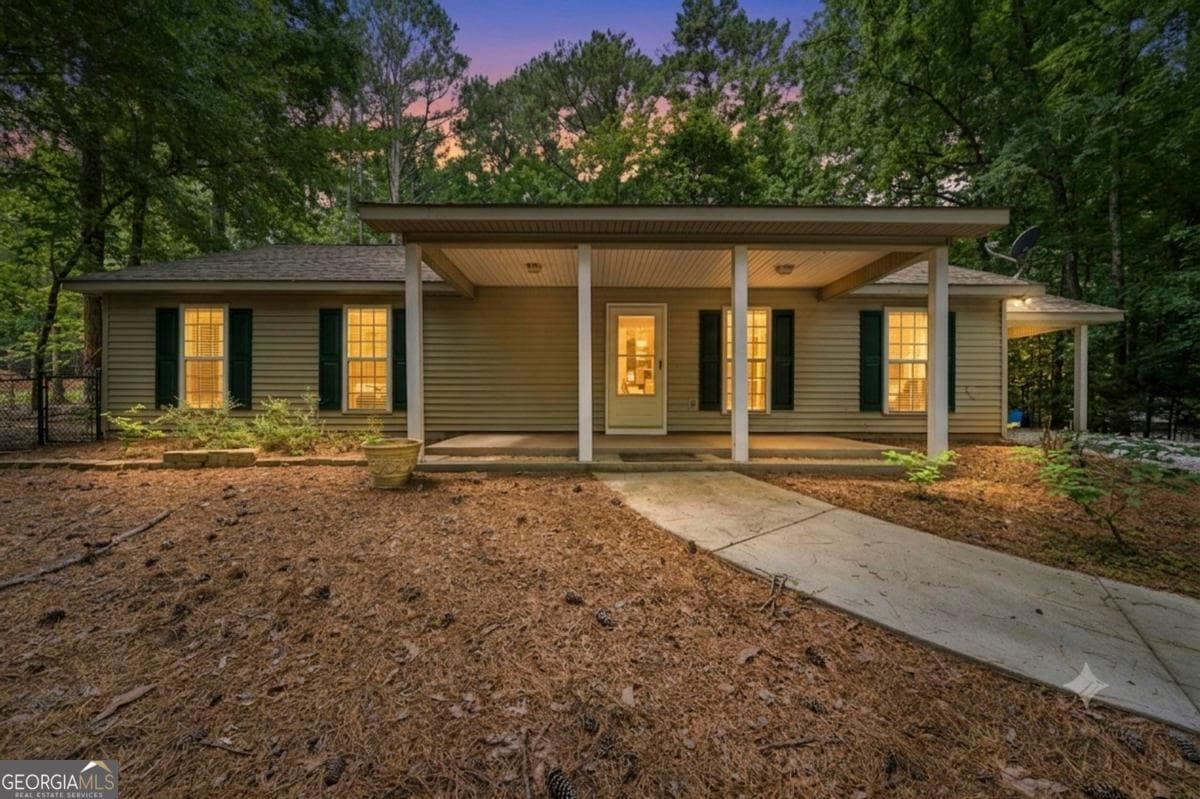 3 bedroom, 2 bathroom, 1,400 sq ft single family residence for sale at 372 East Riverbend Drive, Eatonton, GA 31024
