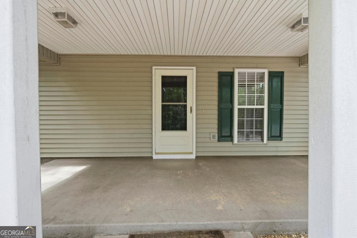 3 bedroom, 2 bathroom, 1,400 sq ft single family residence for sale at 372 East Riverbend Drive, Eatonton, GA 31024 — photo 5