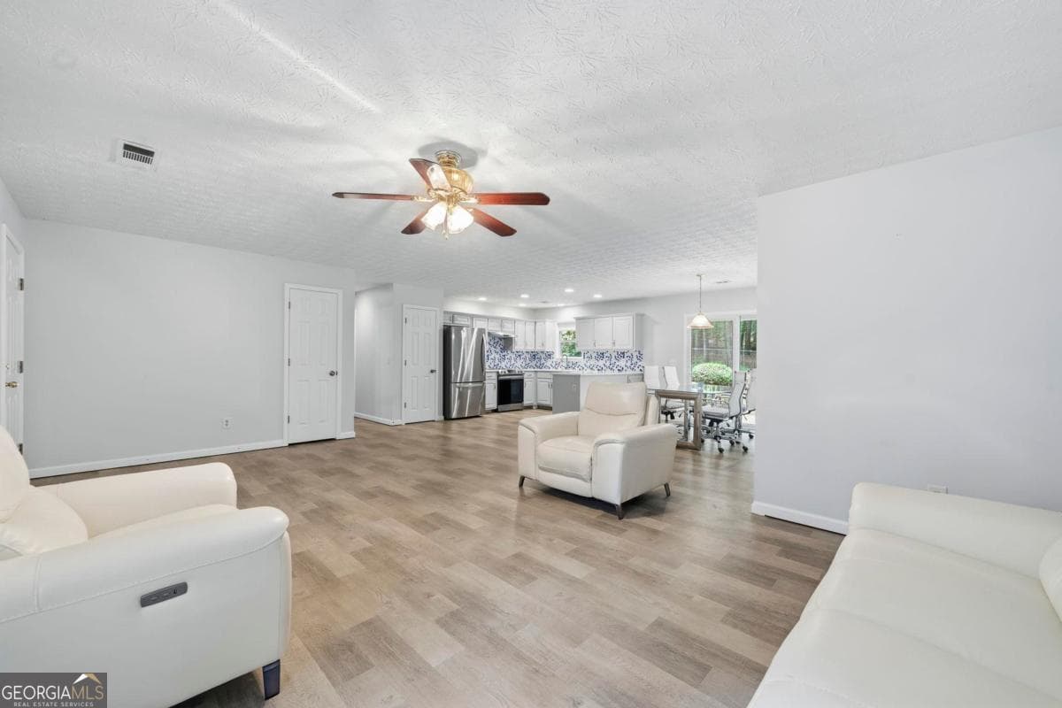 3 bedroom, 2 bathroom, 1,400 sq ft single family residence for sale at 372 East Riverbend Drive, Eatonton, GA 31024 — photo 10