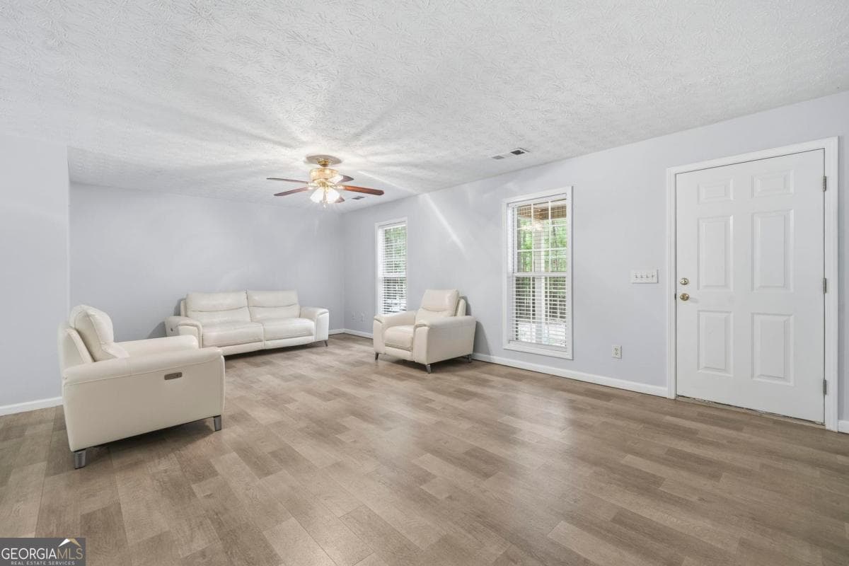 3 bedroom, 2 bathroom, 1,400 sq ft single family residence for sale at 372 East Riverbend Drive, Eatonton, GA 31024 — photo 8