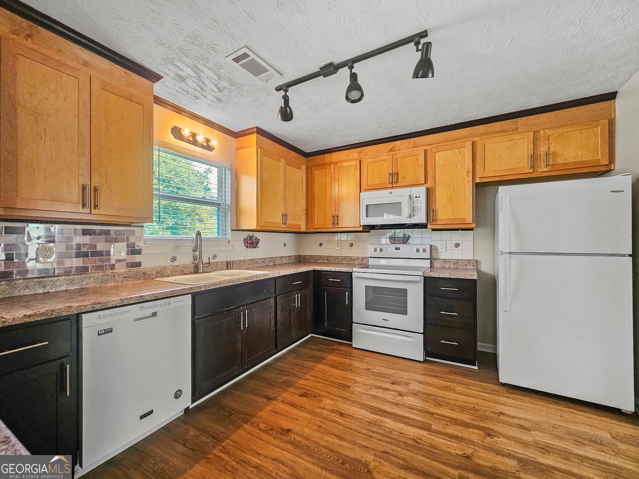 3 bedroom, 2.5 bathroom, 4,284 sq ft single family residence for rent at 80 Forest Brook Drive, Covington, GA 30016 for $2,025 a month — photo 6