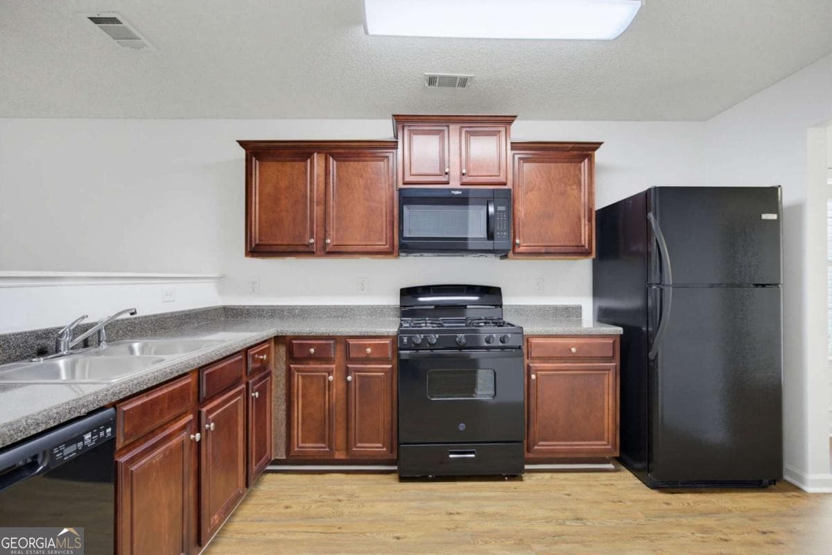 4 bedroom, 2.5 bathroom, 2,320 sq ft single family residence for sale at 122 Hidden Creek, Canton, GA 30114 — photo 9
