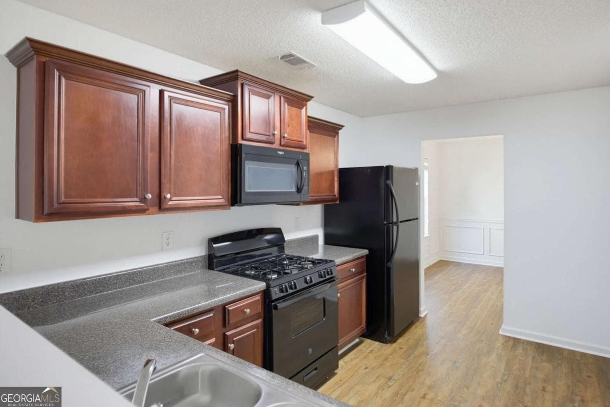 4 bedroom, 2.5 bathroom, 2,320 sq ft single family residence for sale at 122 Hidden Creek, Canton, GA 30114 — photo 10